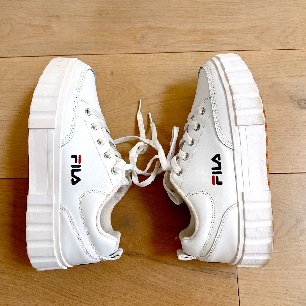 Fila platform sneaker, Size 7, wear twice, very good condition